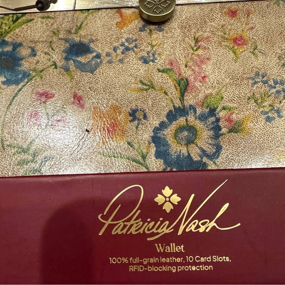 Patricia Nash NEW PRAIRIE ROSE
Leather Cauchy Wallet NWT & GIFT
BOX RFID - Picture 4 of 5